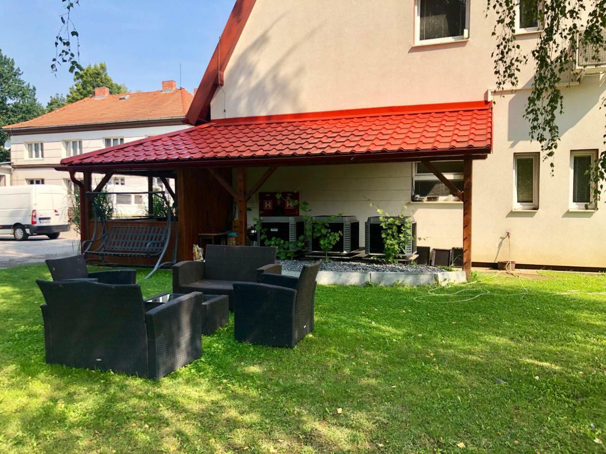Skolici Stredisko Abena S Ubytovanim Apartment Ostrava Luaran gambar